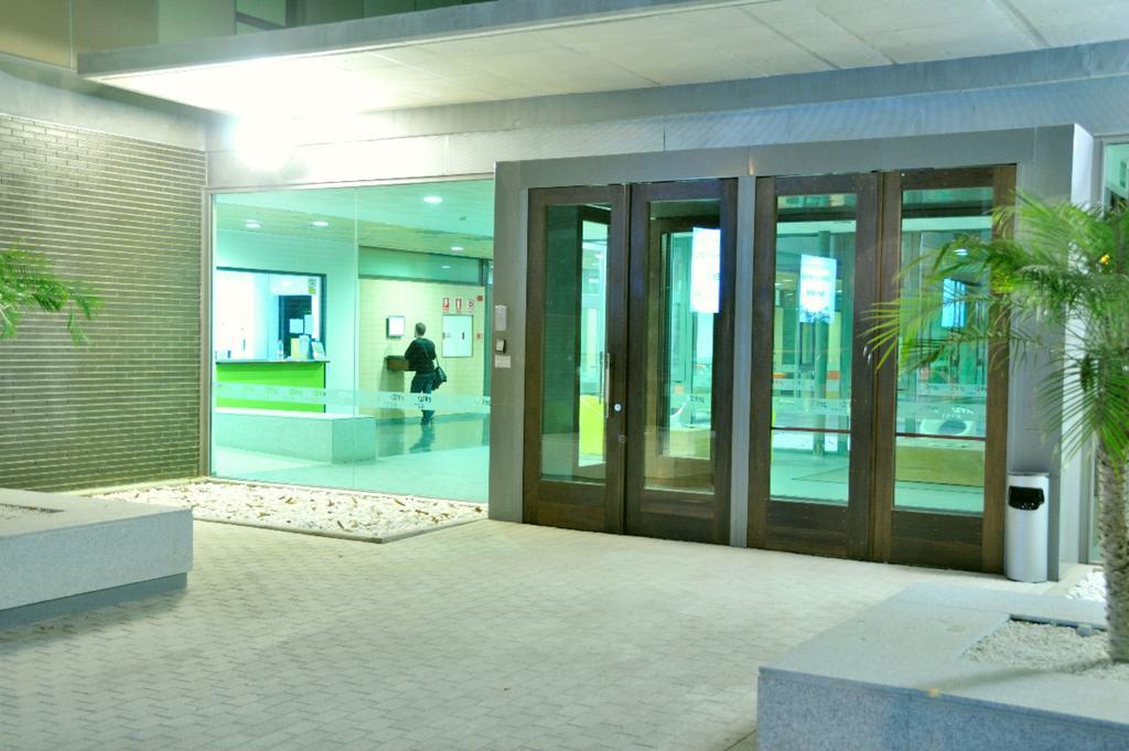 Residencia Universitaria Resa Damia Bonet Valencia Exterior photo