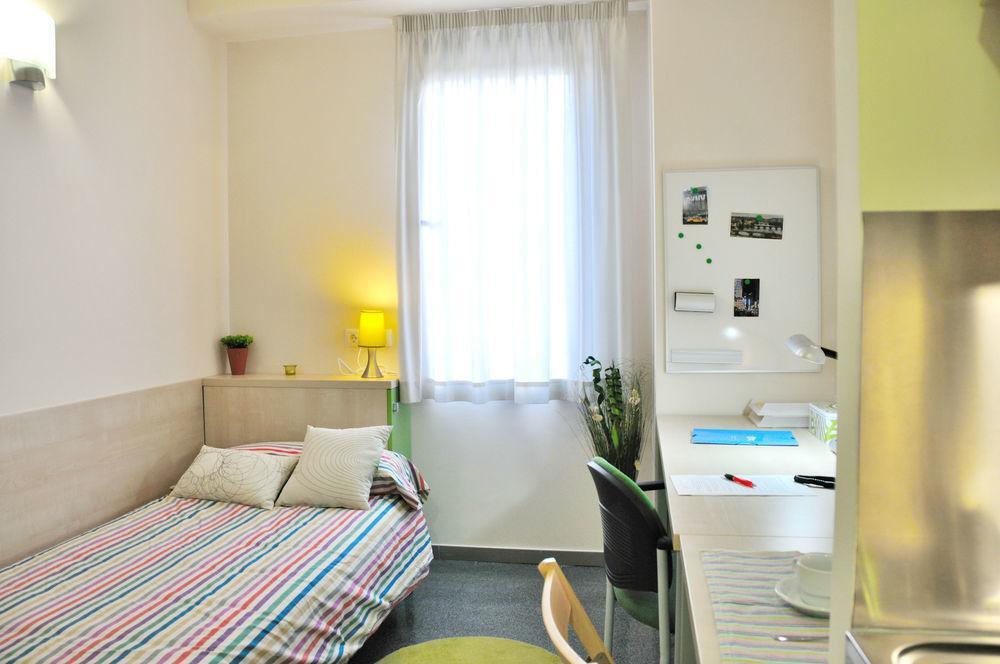 Residencia Universitaria Resa Damia Bonet Valencia Exterior photo