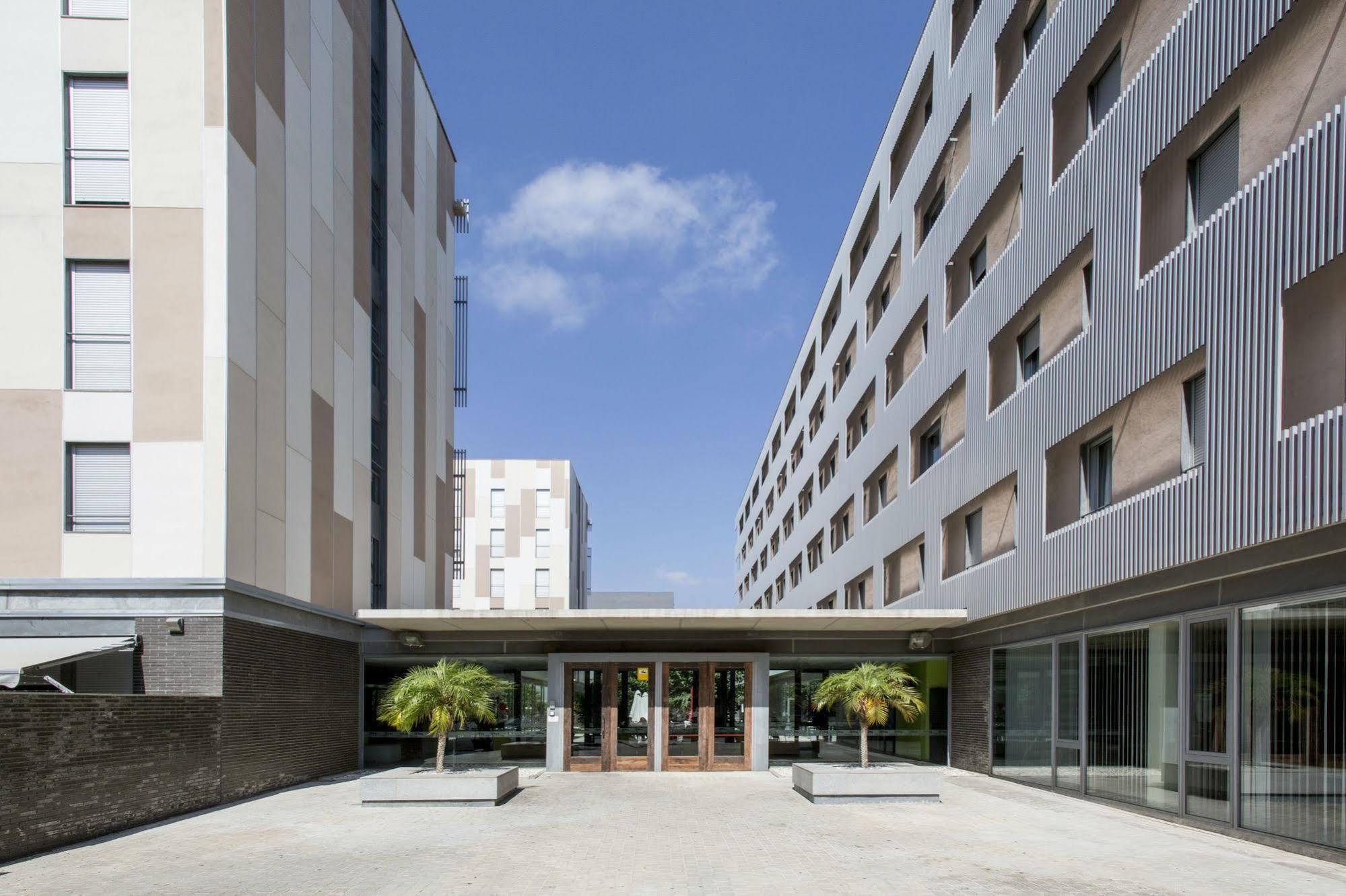 Residencia Universitaria Resa Damia Bonet Valencia Exterior photo