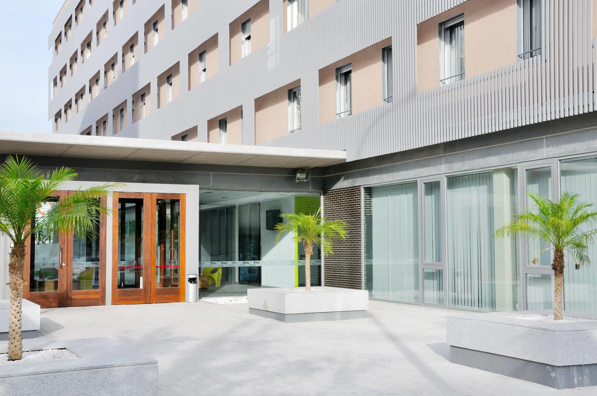 Residencia Universitaria Resa Damia Bonet Valencia Exterior photo